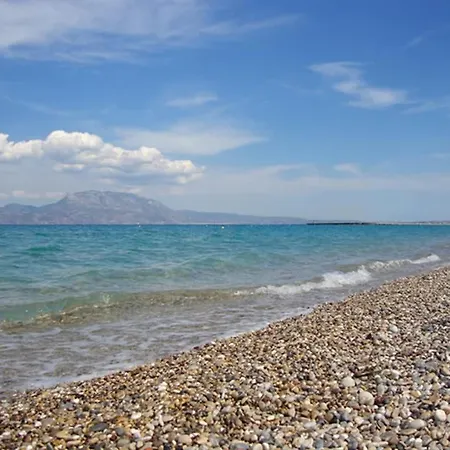 Beachfront Cozy House - Kiatos' Seaview Retreat Apartman *