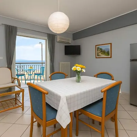 Διαμέρισμα Beachfront Cozy House - Kiatos' Seaview Retreat Κιάτο